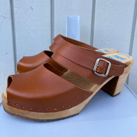 Suntanned Sandal Clogs