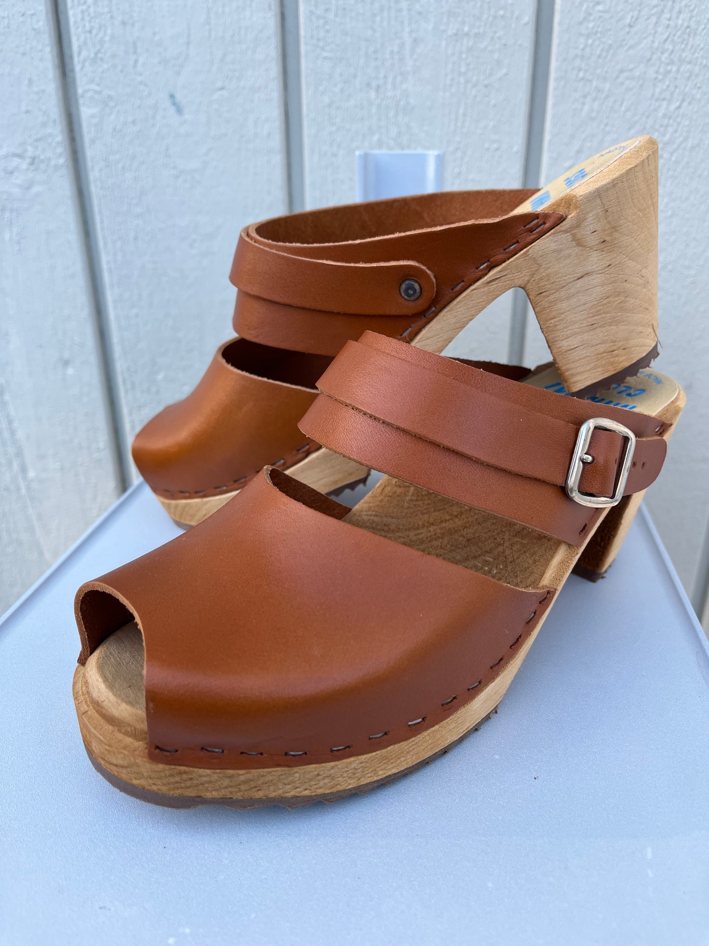 Suntanned Sandal Clogs