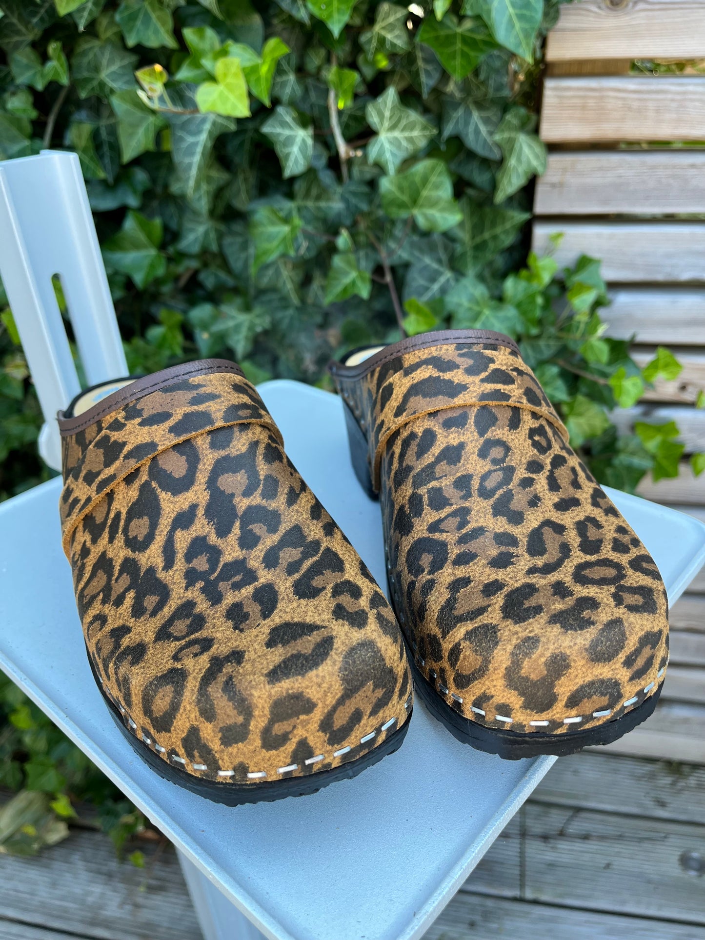 Leo Soft Clogs