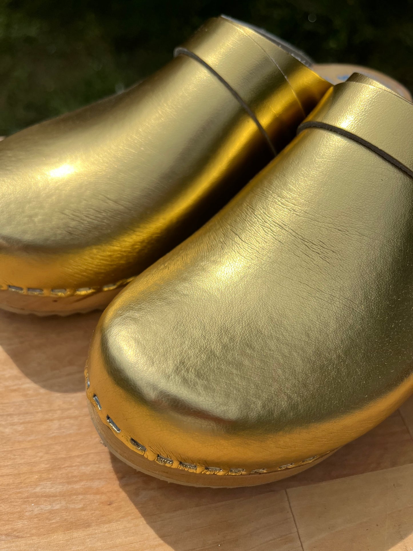 Guld tofflor - utgående modell