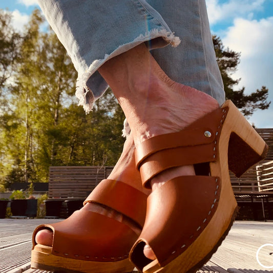 Suntanned Sandal Clogs