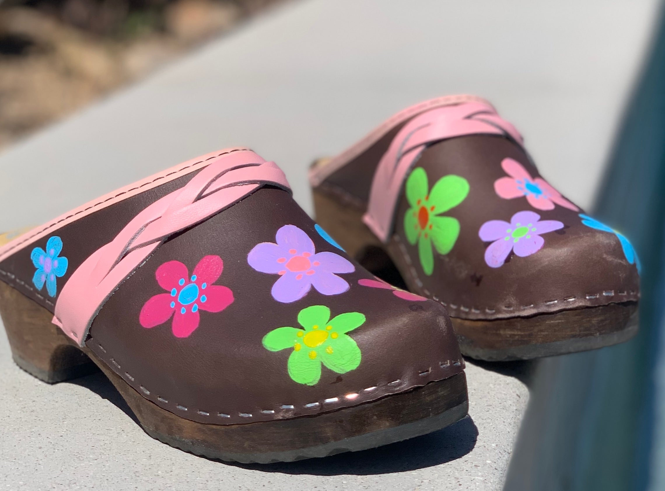 Handmålade träskor – Tessa & Mimmi clogs