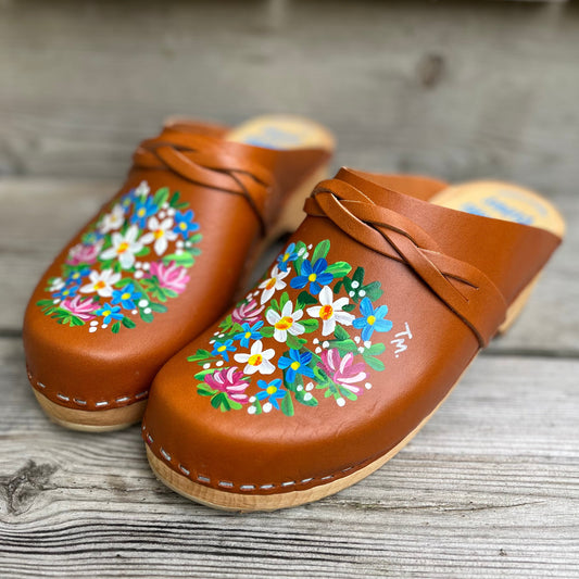 Alpine Flowers Suntanned Clogs