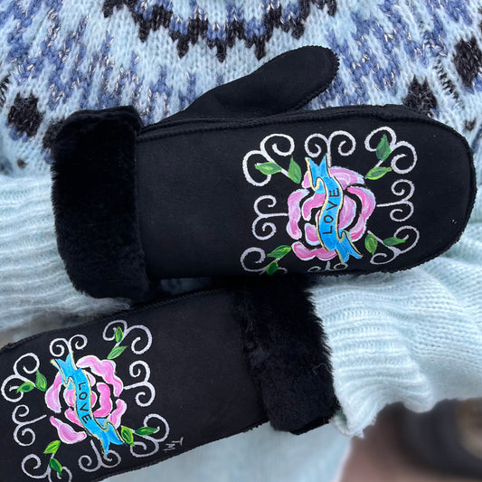 LOVE - Handmålade Fårskinns Vantar Black