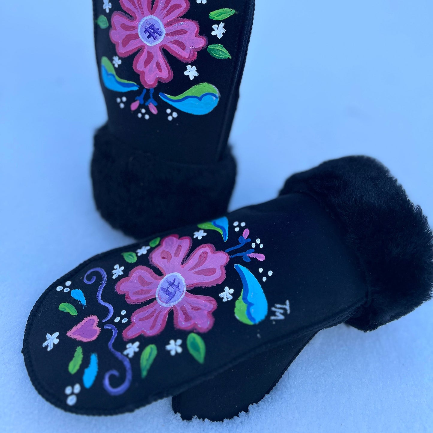 KURBITS - Handmålade Fårskinns Vantar Black